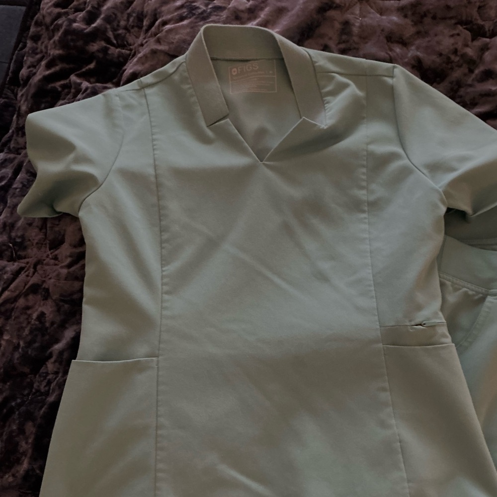 Figs Size Medium Sea Foam Scrub Set